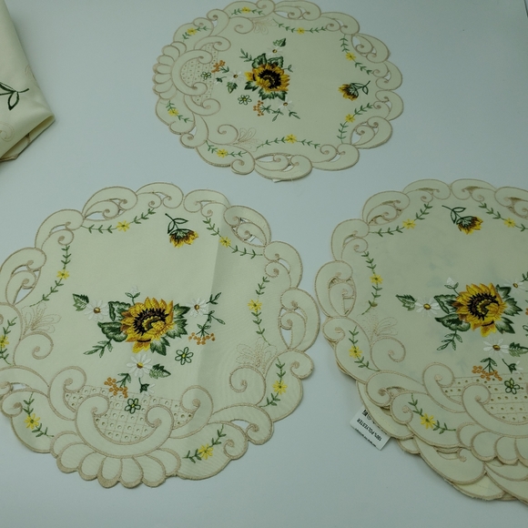 Embroidered Table Runner 8 Placemats Sunflowers - Picture 4 of 5